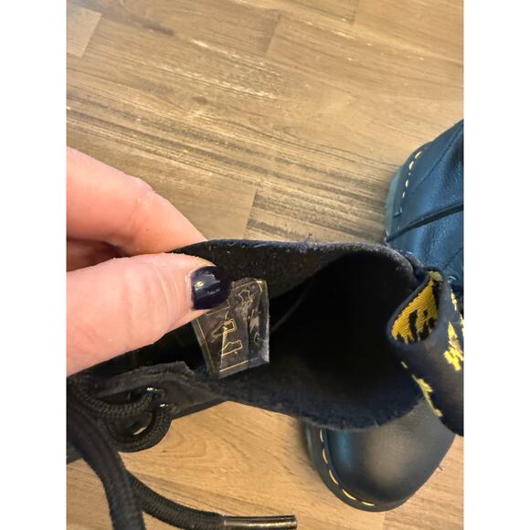 Dr. Martens1460 Pascal 8 Eye Boots in Virginia Leather Size 7L/6M - Picture 9 of 10